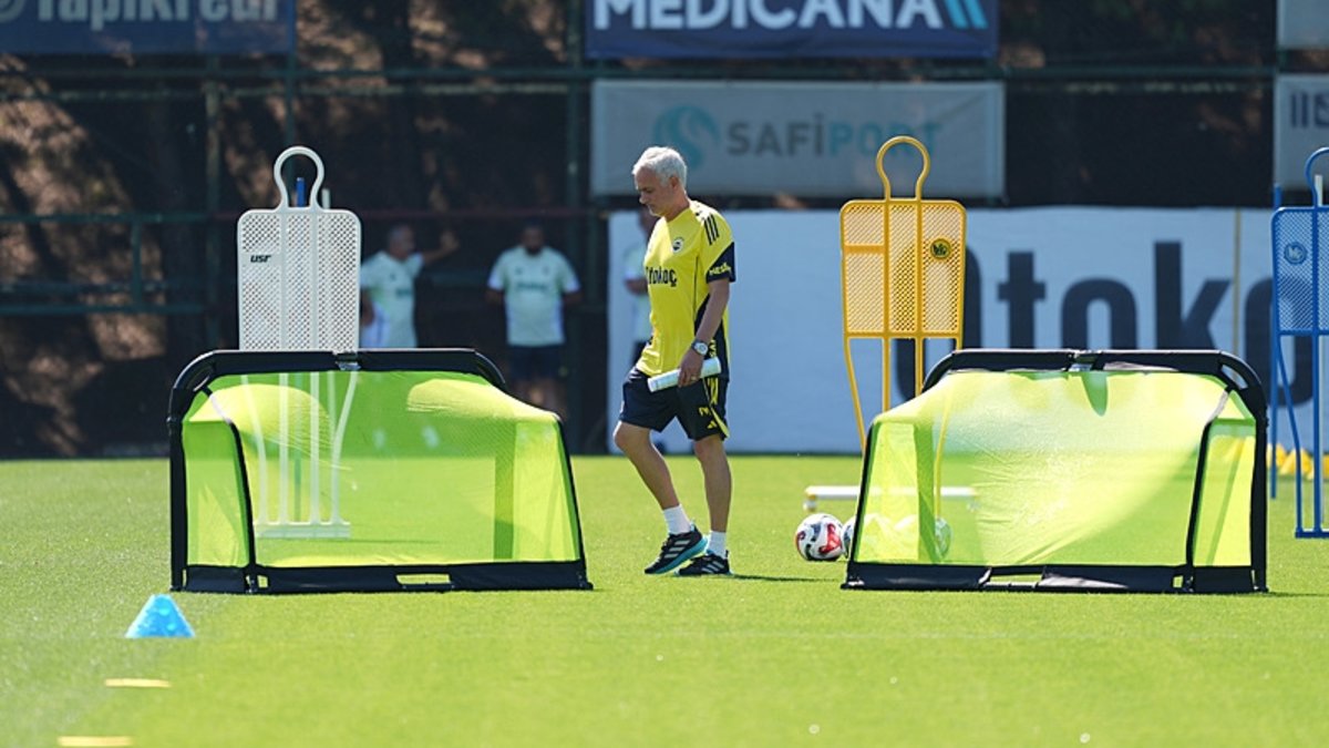 TRANSFER HABERLERİ | Fenerbahçe'den hücuma bir takviye daha! Kanarya'dan tecrübe hamlesi TRANSFER HABERLERİ | Fenerbahçe'den hücuma bir takviye daha! Kanarya'dan tecrübe hamlesi