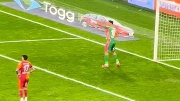 Yağmurluk ayağına dolandı