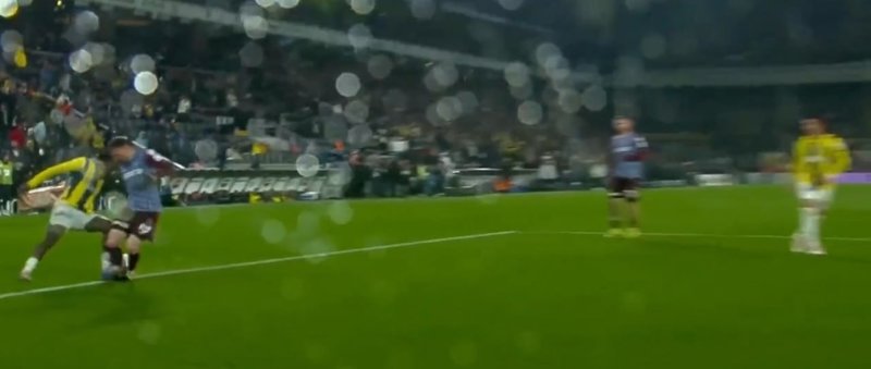 fenerbahce-trabzonspor-macinda-penalti-karari-1743960111140.jpg