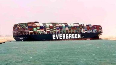Süveyş Kanalı'nda karaya oturan gemi 'Ever Given' uzaydan görüntülendi!