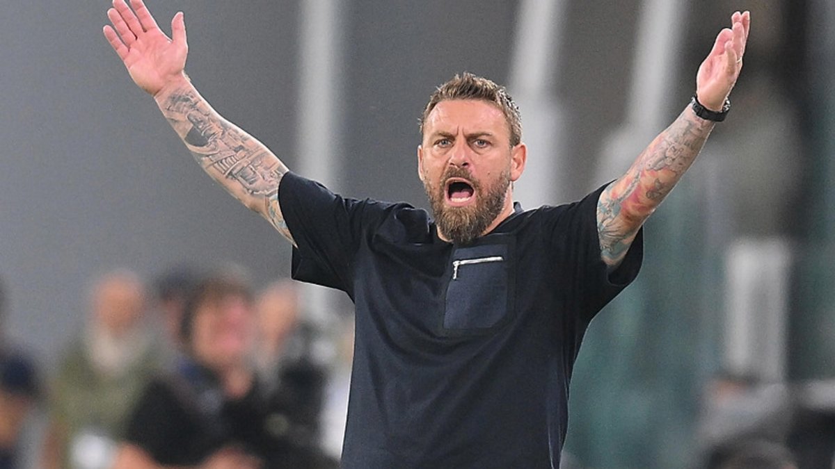 Roma Daniele de Rossi'yi kovdu