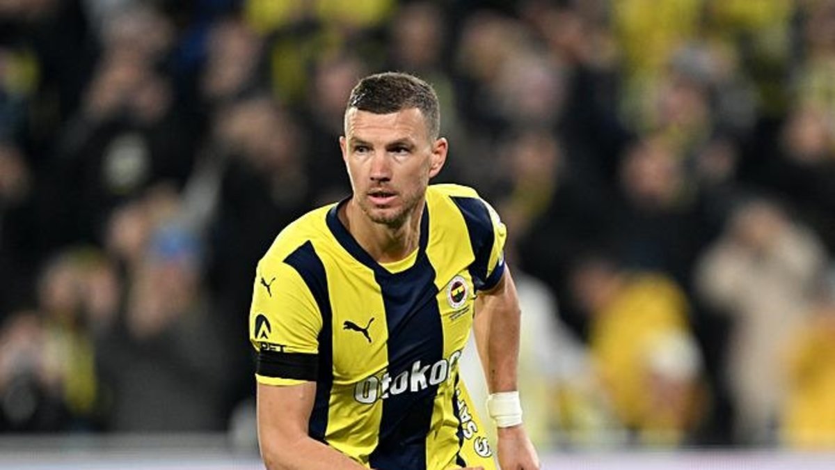 TRANSFER HABERLERİ | Fenerbahçe'de Edin Dzeko için flaş karar! Sözleşmesi... TRANSFER HABERLERİ | Fenerbahçe'de Edin Dzeko için flaş karar! Sözleşmesi...