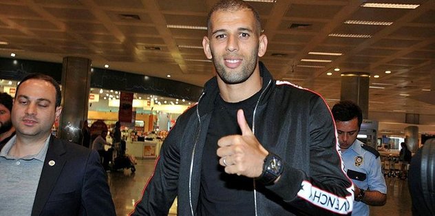 Fenerbahçe'nin yeni golcüsü İslam Slimani İstanbul'a geldi