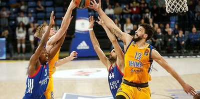 Anadolu Efes sahasında mağlup