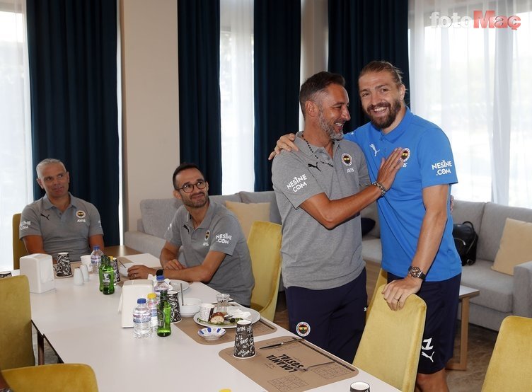 Son dakika spor haberleri: Fenerbahçe'de Caner Erkin ile Vitor Pereira neler konuştu? İlginç diyalog ortaya çıktı