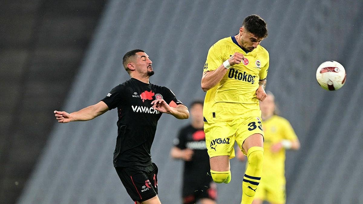 Rade Krunic 10 numara mevkisinde oynadı