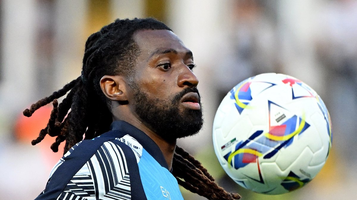 Beşiktaş ve Galatasaray'ın Frank Anguissa düellosu!