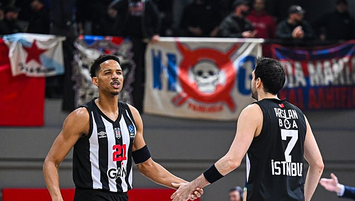 Irkçı pankarta komik ceza!