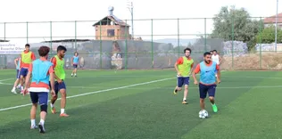 Yeşilyurt yardımcı antrenörü ile çalışıyor