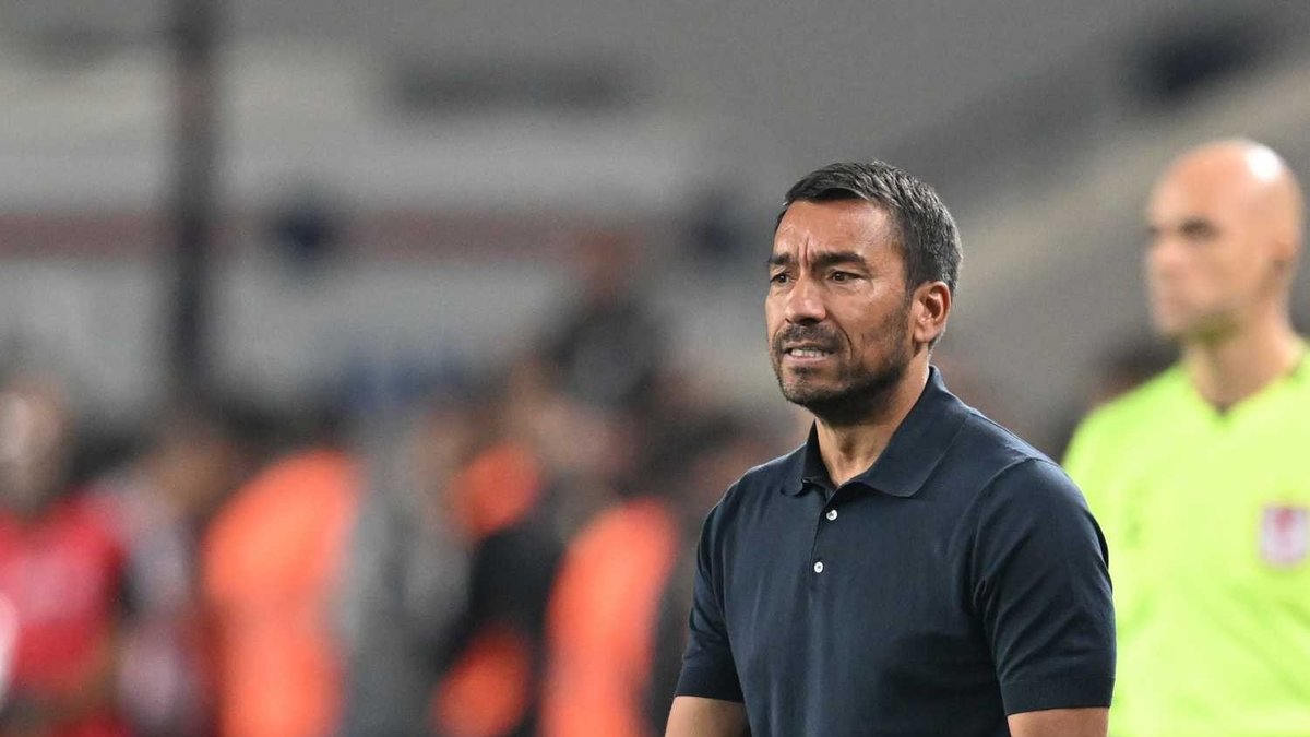 Giovanni van Bronckhorst Liverpool'un yardımcı antrenörü oldu Giovanni van Bronckhorst Liverpool'un yardımcı antrenörü oldu