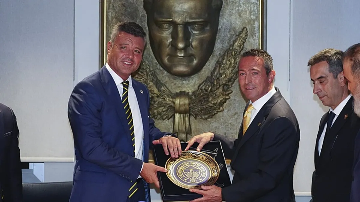 Fenerbahçe Başkanı Sadettin Saran mazbatasını aldı
