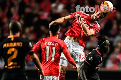 Spor yazarları Benfica - Galatasaray maçını yazdı