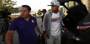 Ve Melo kampa katıldı