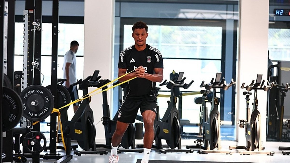 Beşiktaş günün ikinci antrenmanında salonda çalıştı Beşiktaş günün ikinci antrenmanında salonda çalıştı