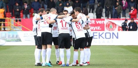 Ümraniyespor tek attı üç aldı