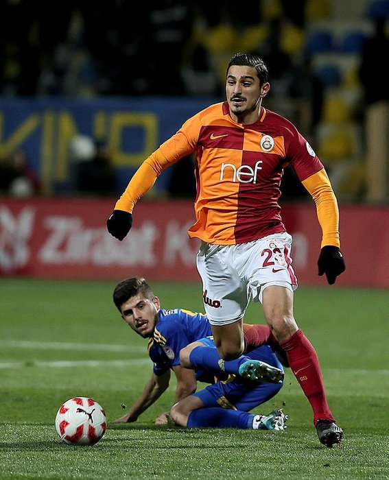 Galatasaray'da 10 futbolcu gidiyor