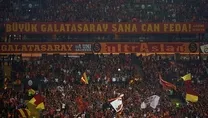 Taraftarlardan derbide çifte şov! Özel koreografiler...