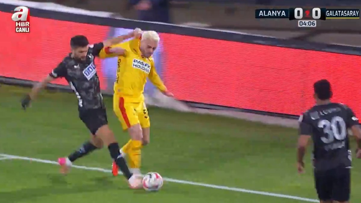 Barış Alper Yılmaz Galatasaray'ı öne geçirdi! İşte penaltı pozisyonu