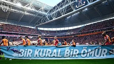 Tribünler doldu