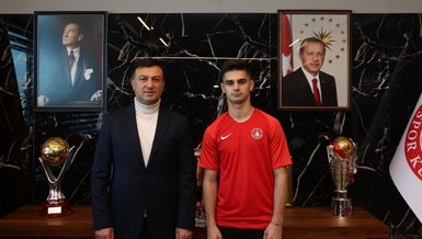 Beşiktaş'tan Ümraniyespor'a transfer olan Ajdin Hasic formayı giydi