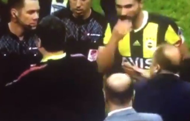 Fatih Terim Fırat Aydınusun suratına tükürdü!