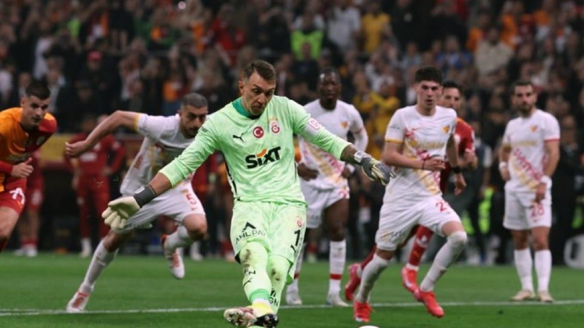 Fernando Muslera'dan penaltı golü! Fernando Muslera'dan penaltı golü!