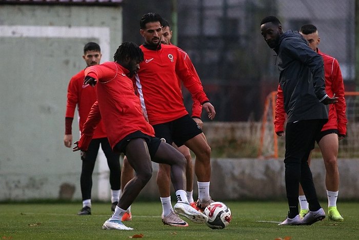 genclerbirligi-basaksehir-maci-ne-zaman-hangi-kanalda-1762495113465.jpeg Gençlerbirliği - Başakşehir maçı detayları!