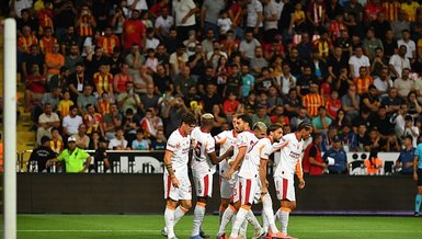 Ortaya geçti