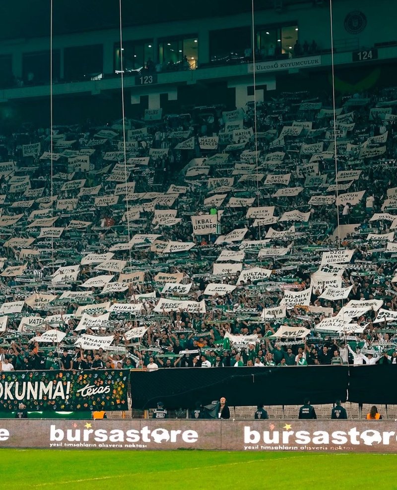 bursaspor-taraftarlari-fair-play-ve-sosyal-sorumluluk-odulune-layik-goruldu-1733925281642.jpg