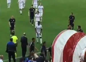Eto’o’dan taraftara şok hareket