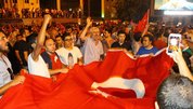 Bu vatana sımsıkı sarılmamız lazım