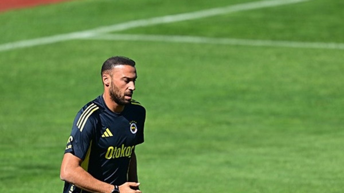 Cenk Tosun kalıyor