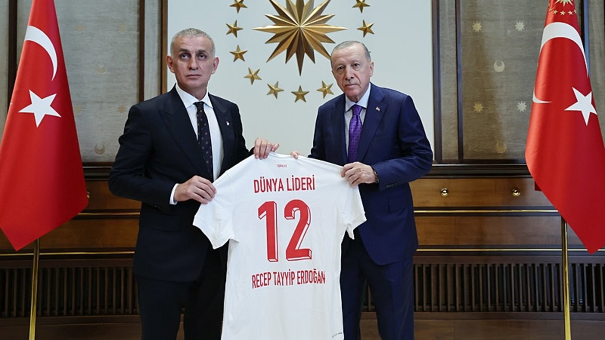 Başkan Recep Tayyip Erdoğan TFF heyetini makamında ağırladı