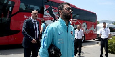 Arda Turan quits international football