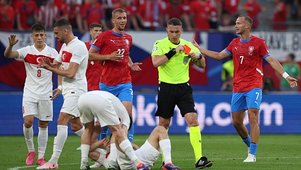Çekya - Türkiye maçında kırmızı kart kararı!