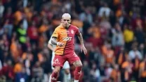 Torreira boş durmuyor
