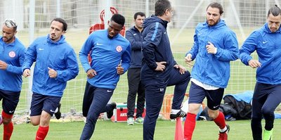 Antalyaspor, Trabzonspor'a bileniyor