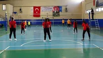 Voleybol turnuvası İncirliova’da start aldı