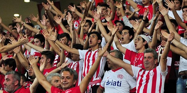Antalyaspor taraftarı başarı bekliyor