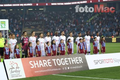 Hüzünlü koreografi | Trabzonspor-Sivasspor maçından görüntüler
