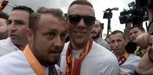 Podolski’ye büyük şok