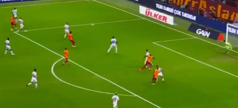 osimhen-galatasaray-formasiyla-ilk-gollerini-atti-1727541031108.jpg
