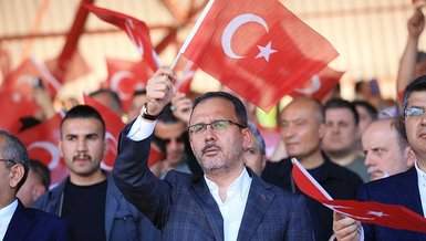 Bakan Kasapoğlu'ndan başpehlivan olan Cengizhan Şimşek'e tebrik mesajı!