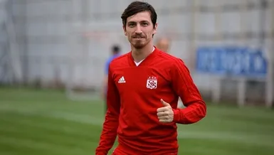 Mert Hakan Yandaş Emre'nin izinde