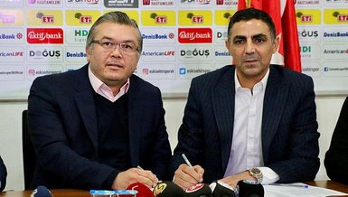 Es-Es’in yeni hocası Özer