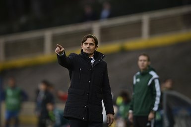 Phillip Cocu akıl hocalarıyla birlikte Fenerbahçe’ye geliyor!