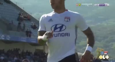 Olympique Lyonlu futbolculara saldırı!