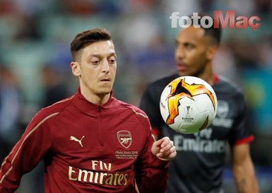 Bakü’de Mesut Özil’e Fenerbahçe mesajı