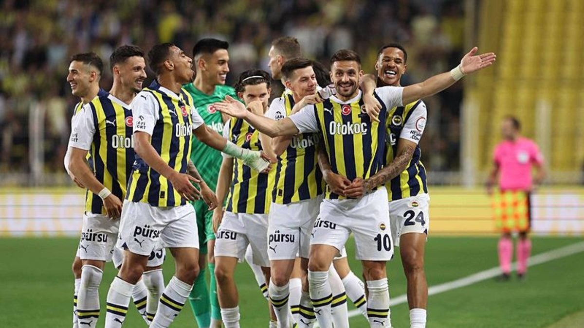Fenerbahçe Yunanistan'da sahne alacak! İşte İsmail Kartal'ın Olimpiakos maçı muhtemel 11'i Fenerbahçe Yunanistan'da sahne alacak! İşte İsmail Kartal'ın Olimpiakos maçı muhtemel 11'i