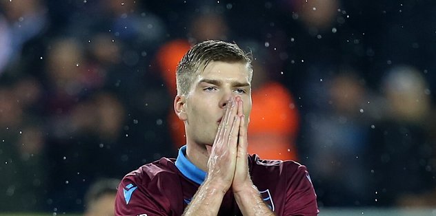 Trabzonspor'un golcüsü Sörloth antrenmanda sakatlandı